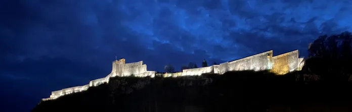 vue de nuit de la citadelle de Besançon